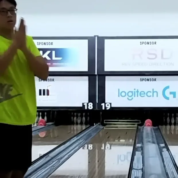 Low Cheng Jun bowling